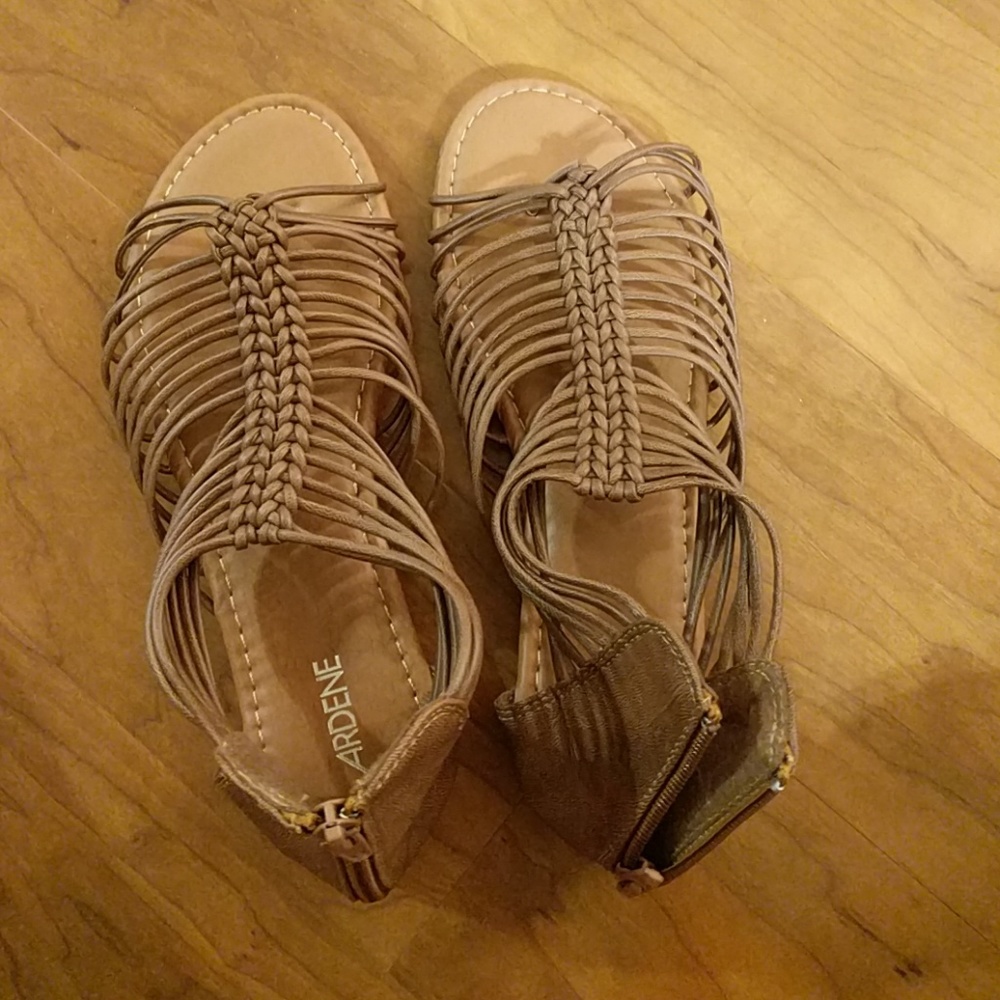 Strap sandles